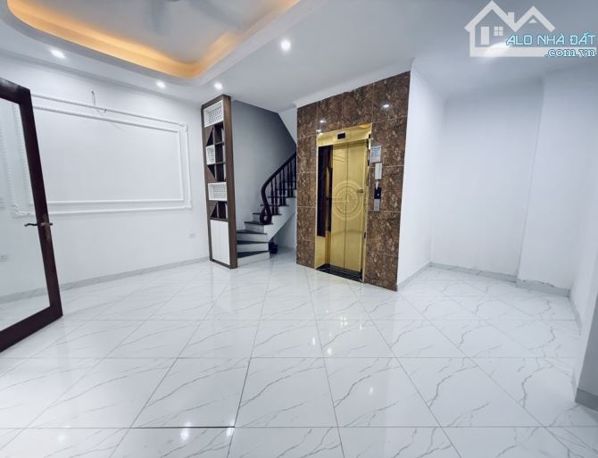 PHẠM VĂN ĐỒNG - CỔ NHUẾ - 6 TẦNG THANG MÁY - MỚI FULL NỘI THẤT - DT 35/71m2 - 8.x TỶ - 1