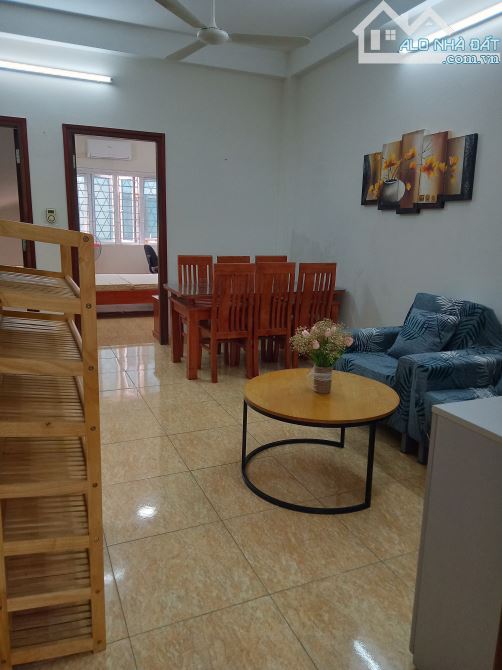 Cho thuê căn hộ dịch vụ 2N1K 65m2 tầng 3 Ngõ 141 Phố Trích Sài, Tây Hồ, Hà Nội. - 1
