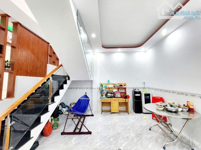 Bán nhà 1 trệt 1 lầu GX Hoà Bình Gần Trường Học Võ Trường Toản Ga Xe lửa Hố Nai - 1