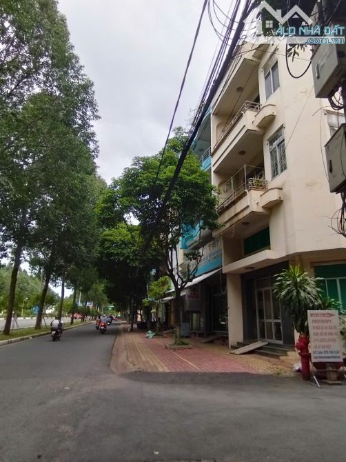 CẦN BÁN NHÀ  Mặt tiền ngay ngã 4 Cổng 2 Sân Bay Biên Hòa, Nguyễn Ái Quốc - 1