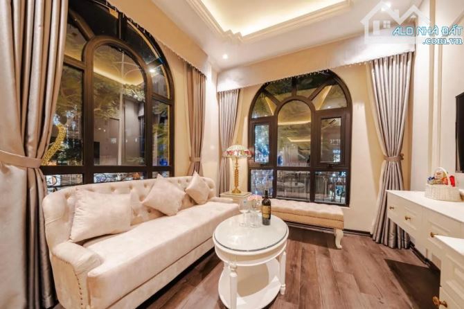 Bán toà khách sạn mặt phố Nguyễn Văn Cừ 320m 9T MT10m 265 tỷ dòng tiền 800 triệu - 1