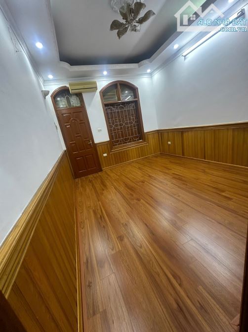 Nguyễn Trãi – Nhà phân lô – Gần phố – 2 mặt thoáng - 1 nhà ra phố – Giá chỉ hơn 8 tỷ - 1