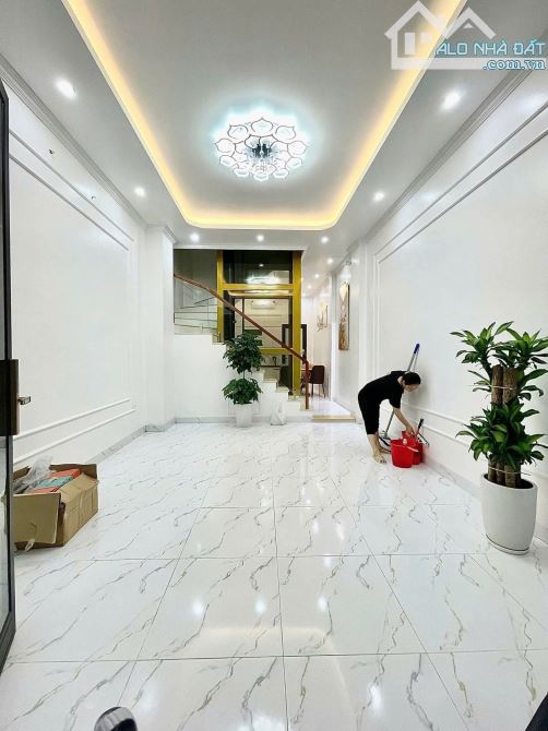 NGUYỄN CHÍ THANH - MẶT PHỐ KINH DOANH - TRUNG TÂM QUẬN ĐỐNG ĐA - NHÀ ĐẸP - VỈA HÈ - 1