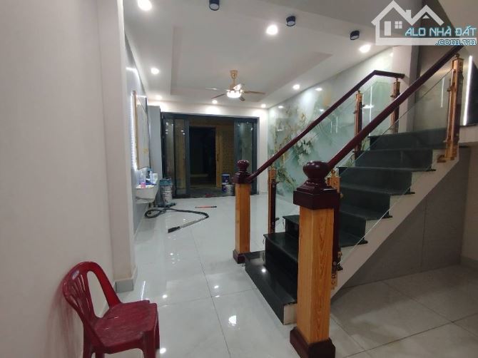 Nhà mới xây đẹp lung linh, 3 tầng đúc BTCT, 66m2, ôtô đổ cửa, Chánh Hưng, SHR hoàn công đủ - 1