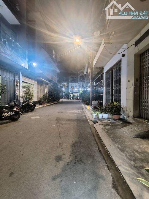 GẦN NGÃ TƯ ÂU CƠ-THOẠI NGỌC HẦU -HẺM TO NHƯ MẶT TIỀN - XE TẢI NÉ NHAU -4X16m-  CHỈ  8 TỶ 6 - 1