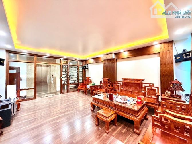 Nhà mặt phố Quận Cầu Giấy - 7 Tầng Thang máy - Vị trí Đẹp - Ôtô tránh, KD - Giá 25,5 Tỷ - 1