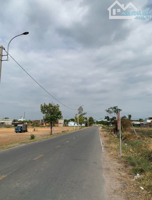 Bán lô đất 9,310m2, mặt tiền đường Nguyễn Thị Đành, Hóc Môn, giá 57,5 tỷ thương lượng - 1