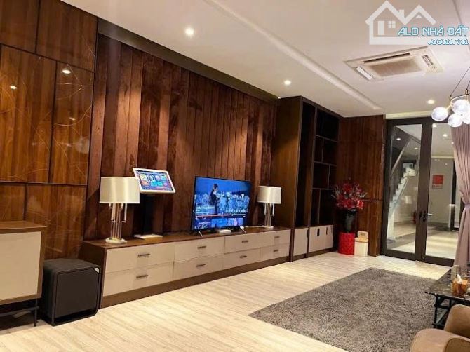VILLA MT NGUYÊN ĐÌNH THI HIỆN ĐẠI SANG TRỌNG - 1