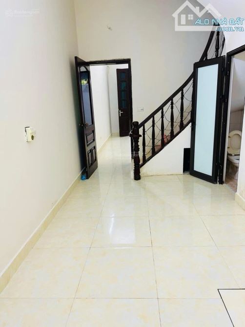 Cho thuê nhà 4 tầng ngõ 2 phố Đặng Thùy Trâm, Cầu Giấy. Giá: 16.5tr - 2