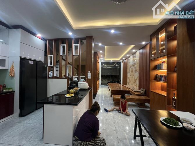 BÁN NHÀ AN DƯƠNG  VƯƠNG  Ô TÔ NGỦ TRONG NHÀ – NHÀ ĐẸP Ở NGAY 81M 14.8TỶ - 2