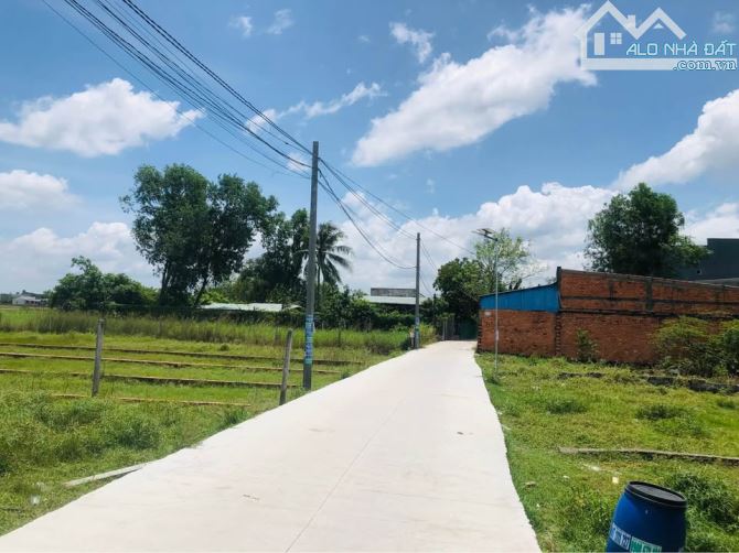 kẹt tiền bán gấp lô đất gần chợ mỹ hạnh nam -140m2- giá chỉ 1 tỷ 280 triệu - gọi ngay - 2