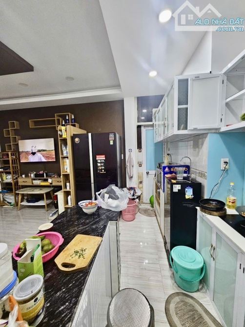 Hẻm xe hơi, nhà 3 tầng BTCT, 94m2 nở hậu, ngang 6m, P2, Q8, SHR hoàn công đủ, nhỉnh: 9 t.ỷ - 2
