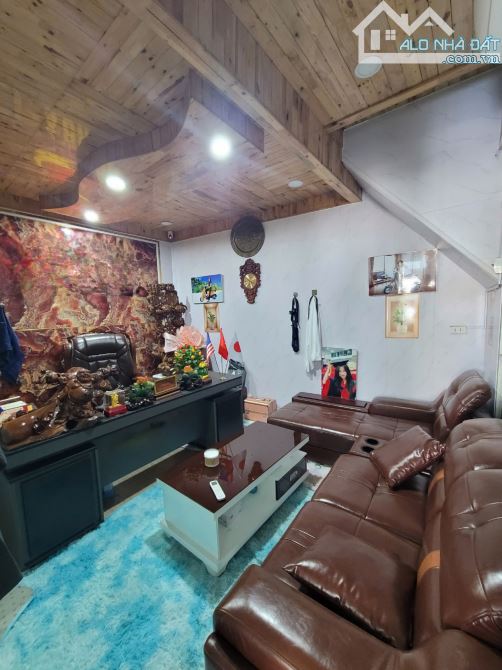 Mặt Tiền Kinh Doanh Sầm Uất__10Tỷ__122m2 (8,3x16)__Đất tặng Nhà MT Nguyễn Thị Minh Khai - 2