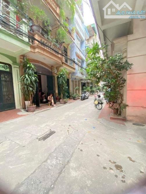 Bán nhà Kim Ngưu 45/50m2, 4T, mt 4.9m phân lô, oto vào nhà, kd văn phòng. Giá 14.6 tỷ