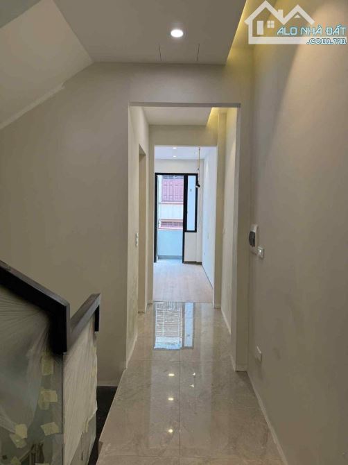 Bán Nhà ! Phân Lô Hoàng Cầu 70m2, 5 Tầng, MT 4m, Ô tô tránh - Kinh Doanh Giá 27,x Tỷ - 2