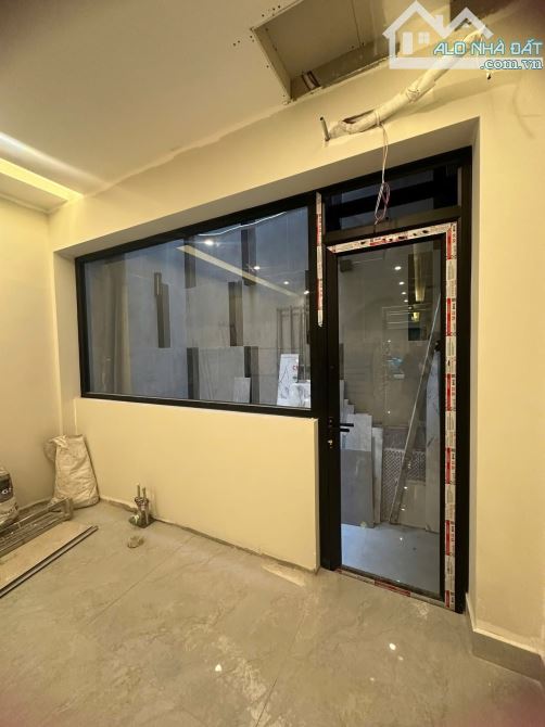 Hoàng Cầu, 62m2, nhà đẹp, trước nhà ô tô tránh, gara, thoáng trước sau - 2