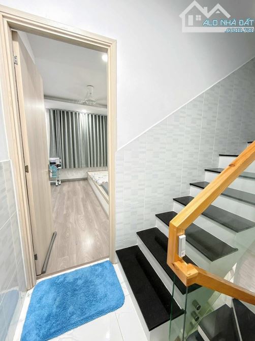 Bán nhà đẹp 5 tầng Lạc Long Quân Tân Bình, ngang đẹp 4.6m giá chỉ 5.85 tỷ - 2