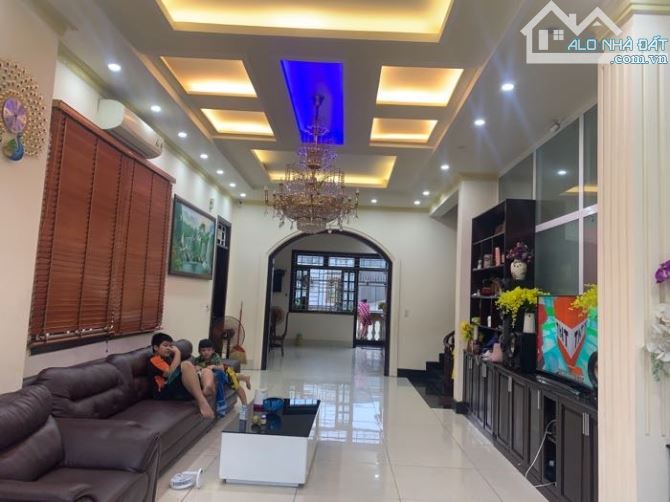 CHỦ ĐỊNH CƯ MỸ CẦN BÁN LẠI BIỆT THỰ SÂN VƯỜN 340m2 GẦN SÂN BAY TÂN SƠN NHẤT - 2