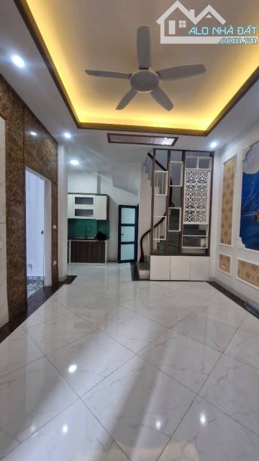 LĨNH NAM-TAM TRINH-PHÂN LÔ 5 TẦNG-NHÀ MỚI TINH-3 GÁC ĐỖ CỬA-30M RA PHỐ - 2