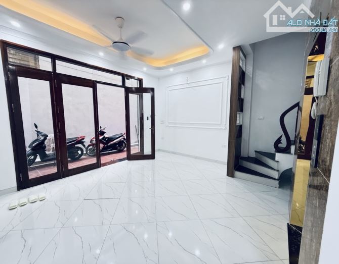 PHẠM VĂN ĐỒNG - CỔ NHUẾ - 6 TẦNG THANG MÁY - MỚI FULL NỘI THẤT - DT 35/71m2 - 8.x TỶ - 2