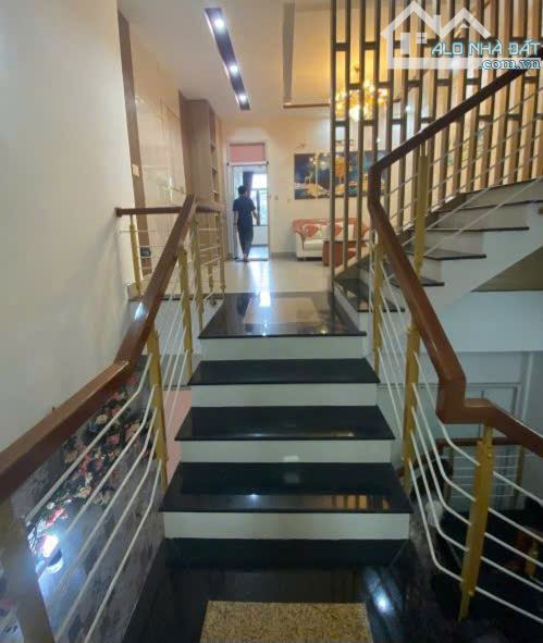 Cần bán nhà 3 tầng đường Bùi Trang Chước, Hòa Xuân giá tốt - 2