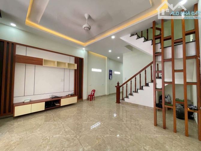 Giảm sâu 500tr chỉ còn 5tỷ9 Bán nhanh căn Nhà góc 3 tầng dg oto Lê Hồng Phong p Phước Tiến - 2