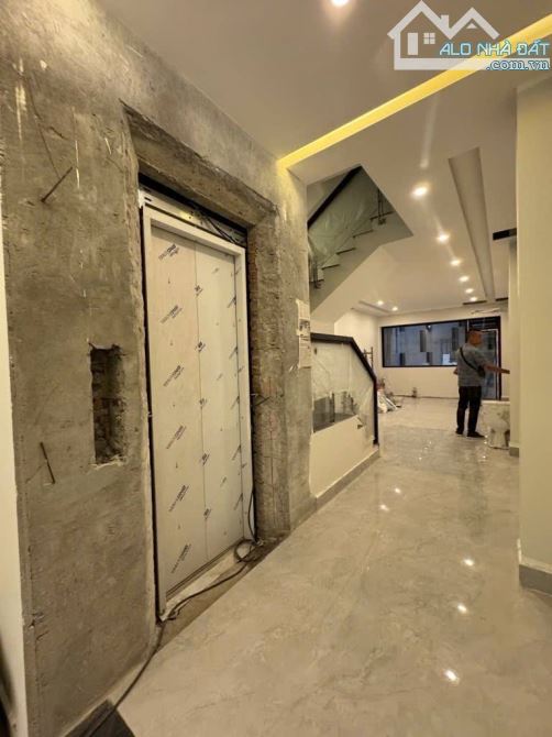 Phân lô Hoàng Cầu, Oto tránh, 2 thoáng, 5 tầng TM, Full nt. 70m2, mt 4m. 26.9 tỷ! - 2