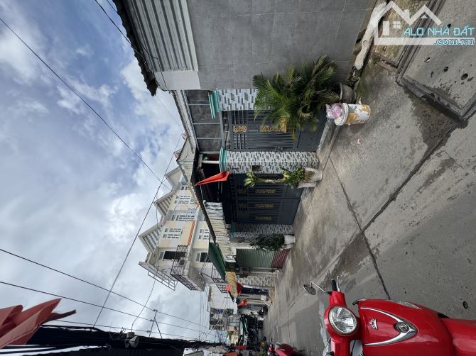 Bán Nhà hẻm xe hơi 33tr/m2 . Phú Xuân- Nhà Bè - Diện tích : 178,9m2 ( ngang 5,9m nở hậu - 2