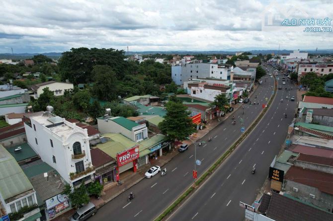 BÁN NHÀ MẶT TIỀN LÊ DUẨN. DT: 4,08 x 30M. GIÁ: 5 TỶ 770 TRIỆU - 2