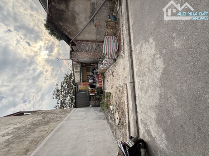 Bán 71m2 đất phố Ngô Xuân Quảng thị trấn Trâu Quỳ - 2