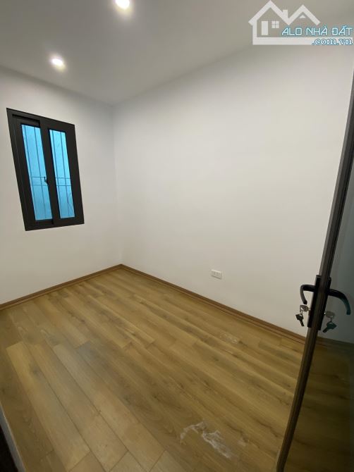 La phù 40m2 nhà 4 tầng mt 5.6m- giá chỉ 5 tỷ- dân trí cao tiện ích bạt ngàn - 2