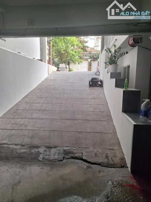 Siêu phẩm CHDV cao cấp 8 tầng có Hầm - Thang máy. 250m2, ngang 10m, dòng tiền 140tr/tháng - 2