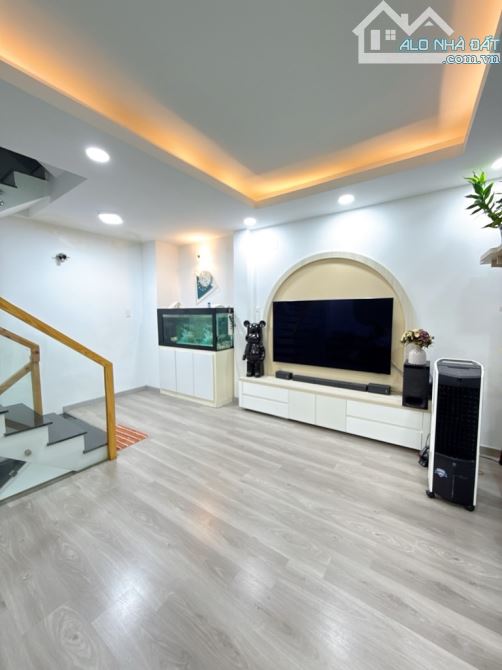 Bán nhà 5 tầng - DT: 4.6mx7.5m - Lạc Long Quân, gần chợ Tân Bình, giáp Q10 - chỉ 5 tỷ hơn - 2