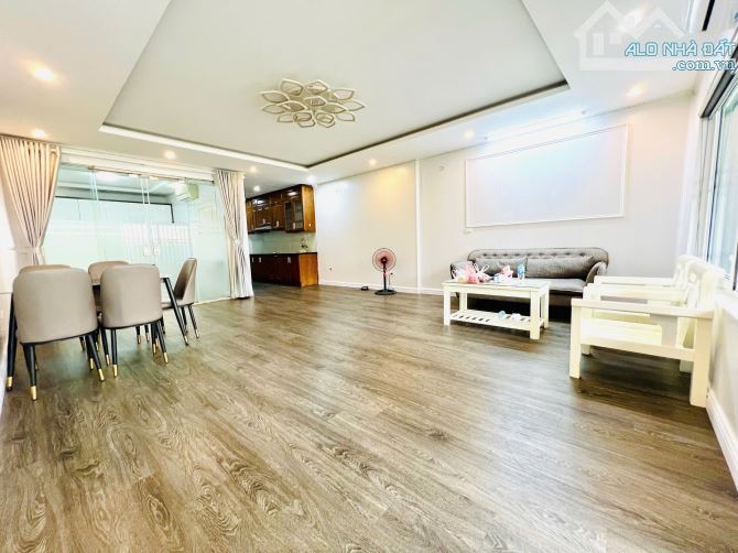 Bán tập thể phố Hoàng Ngọc Phách tầng 1 - 80m2 - 2 ngủ riêng full đồ nhỉnh 5 tỷ - 3