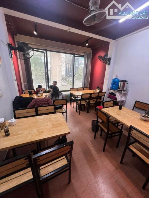 Mặt phố Hoàng Cầu Đống Đa diện tích 20m2 5 tầng mt 3.5m - 3