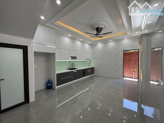 Bán nhà Ngô Gia Tự 4 tầng độc lập Thang Máy đường 12m - 3