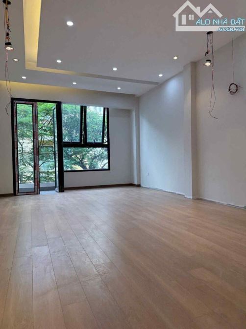 Bán Nhà ! Phân Lô Hoàng Cầu 70m2, 5 Tầng, MT 4m, Ô tô tránh - Kinh Doanh Giá 27,x Tỷ - 3
