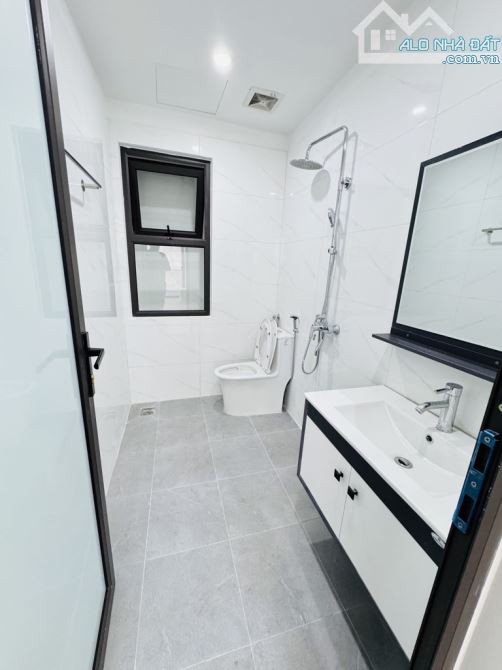Hoa Lâm 40m 6T MT4.7m- DÂN XÂY - THANG MÁY- 20M OTO TRÁNH- 10 PHÚT VỀ HOÀN KIẾM - 3