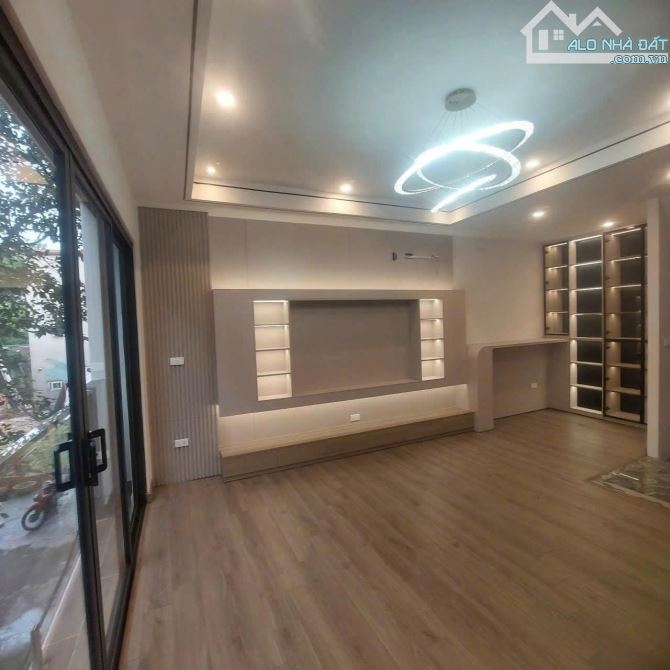 Bán GẤP! Nhà 5 tầng phố Hoa Lâm, Việt Hưng, full nội thất, 31m, MT 4.5m, nhỉnh 6 tỷ - 3