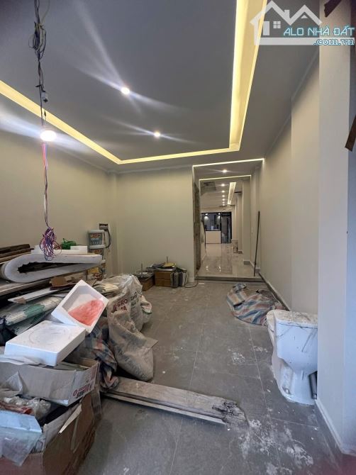 Hoàng Cầu, 62m2, nhà đẹp, trước nhà ô tô tránh, gara, thoáng trước sau - 3