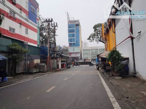 Bán nhà phố Ô Cách, DT 64m2 , MT 5.14m , Xây 5 Tầng , Giá 8.5 tỷ , Ô tô đỗ cổng - Nhà dân - 3