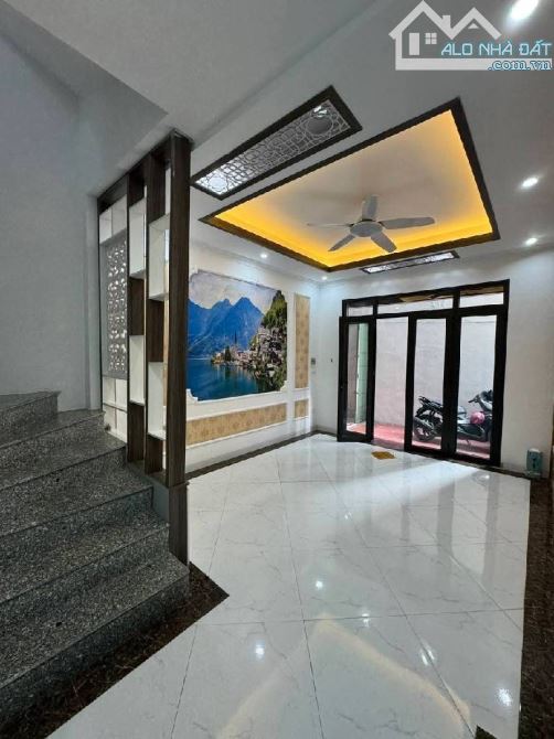 LĨNH NAM-TAM TRINH-PHÂN LÔ 5 TẦNG-NHÀ MỚI TINH-3 GÁC ĐỖ CỬA-30M RA PHỐ - 3