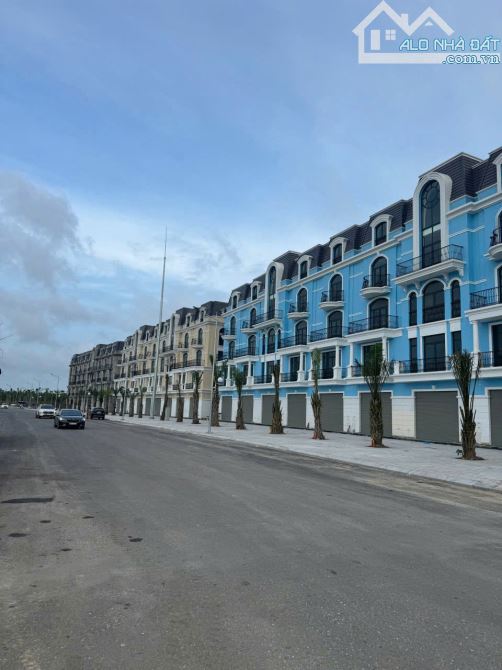 CƠ HỘI ĐẦU TƯ - RẺ HƠN THỊ TRƯỜNG 4 TỶ - SHOPHOUSE ĐỒI RỒNG - 132m2 x 5 TẦNG- GIÁ 9,6 TỶ - 3