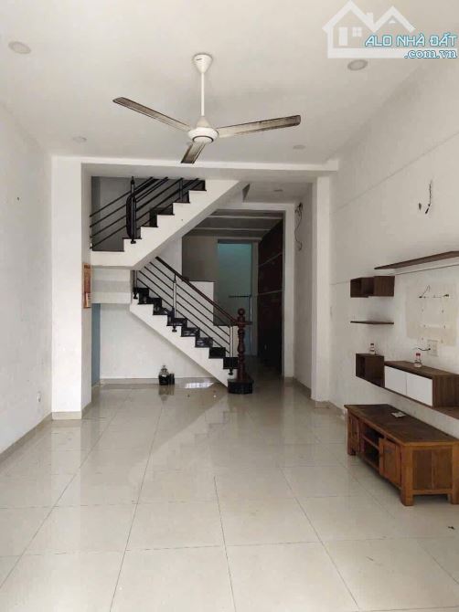 - NHÀ 2 TẦNG ĐÚC BTCT - DƯỜNG SỐ 8, SÁT ĐÔNG TÂNG LONG, TRƯỜNG THẠNH, 61m2 4,2 tỷ (còn bớt - 3