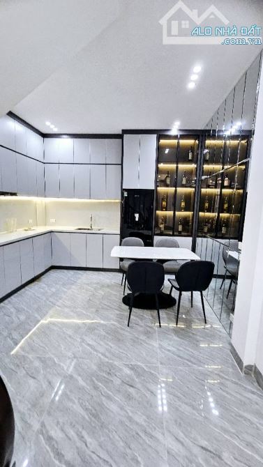 XUÂN THUỶ - HỒ TÙNG MẬU -OTO TRÁNH 20M - FULL NỘI THẤT - DT 45M * 4 TẦNG - 3