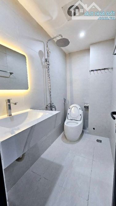 Bán nhà Võ Chí Công, 33m2 nhỉnh 7 tỷ, dân xây, ngõ thông, gần ô tô, full nội thất xịn sò - 3