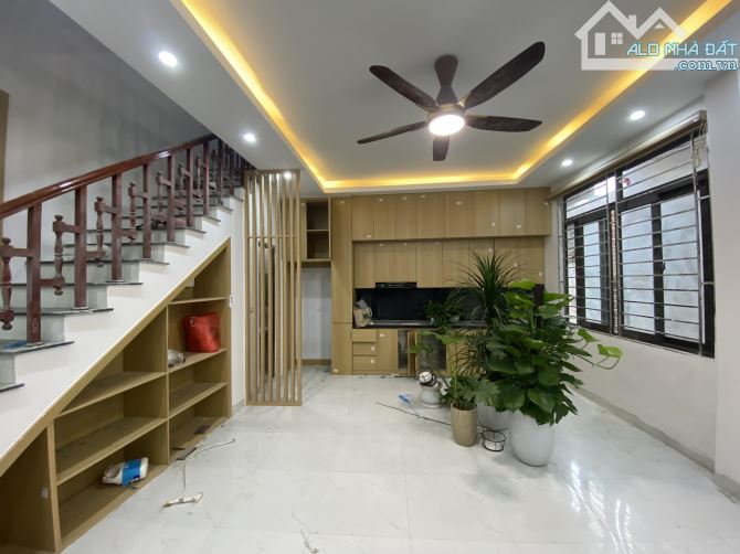 La phù 40m2 nhà 4 tầng mt 5.6m- giá chỉ 5 tỷ- dân trí cao tiện ích bạt ngàn - 3
