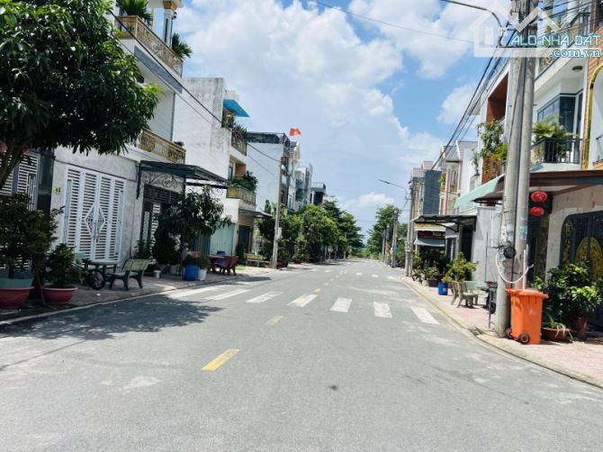 Bán nhà mới ĐẸP 3 Tầng Dĩ An,đường nhựa 13M,gần chợ Thông Dụng - 3