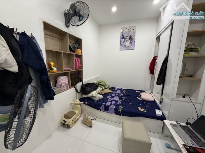 Bán tập thể phố Nguyễn Ngọc Doãn (gần sát chùa Bộc)sổ 30m2 sử dụng 90m2 giá 3,93tỷ(còn TL) - 4