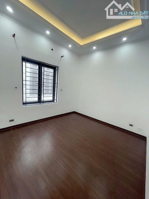BÁN NHÀ BÙI HUY BÍCH GIẢI PHÓNG - Ô TÔ VÀO NHÀ - 5 TẦNG - 43/48M² - NỘI THẤT XỊN - 9.9 TỶ - 4
